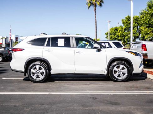 Used 2023 Toyota Highlander LE image 12