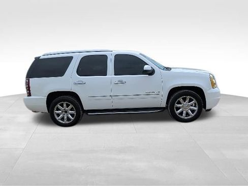 Used 2009 GMC Yukon Denali RWD image 2