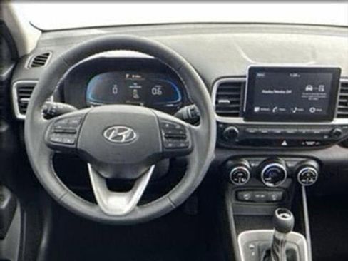 New 2025 Hyundai Venue SEL image 17
