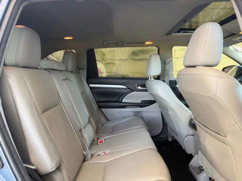 Used 2016 Toyota Highlander XLE AWD/4WD image 34