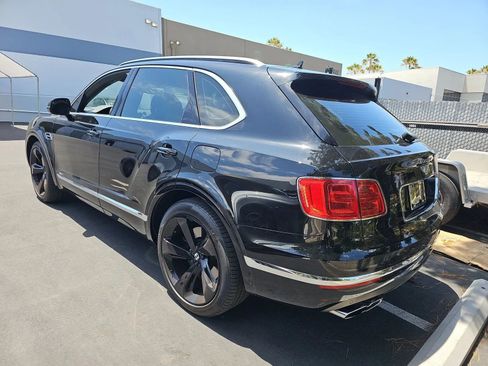 Used 2020 Bentley Bentayga Plug-In Hybrid AWD/4WD image 10