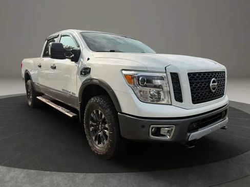 Used 2017 Nissan Titan PRO-4X w/ Pro-4x Convenience Package AWD/4WD image 3