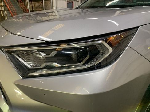 Used 2021 Toyota RAV4 XLE image 29