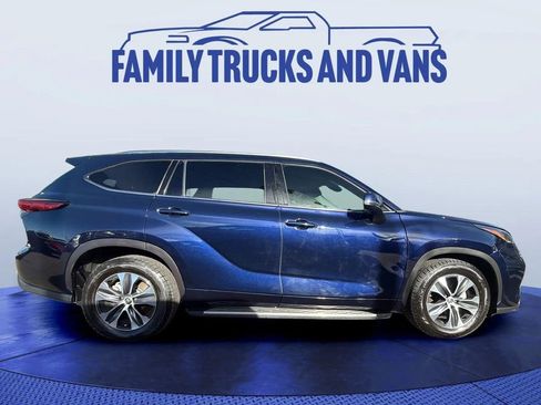 Used 2021 Toyota Highlander XLE image 6