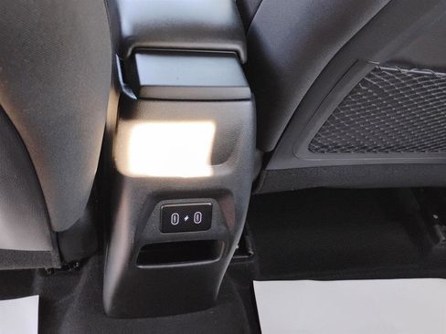 Used 2025 Hyundai Venue SEL FWD image 14