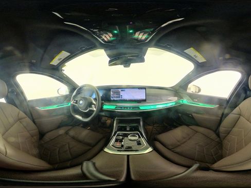 Certified 2024 BMW i7 eDrive50 image 36