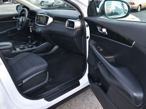 Used 2018 Kia Sorento LX image 37