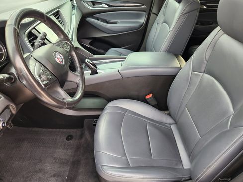 Used 2021 Buick Enclave Essence image 13