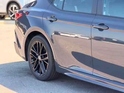 Used 2025 Toyota Camry SE FWD image 5