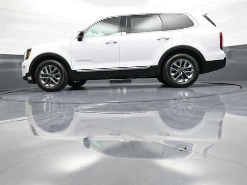Used 2024 Kia Telluride LX AWD/4WD image 33