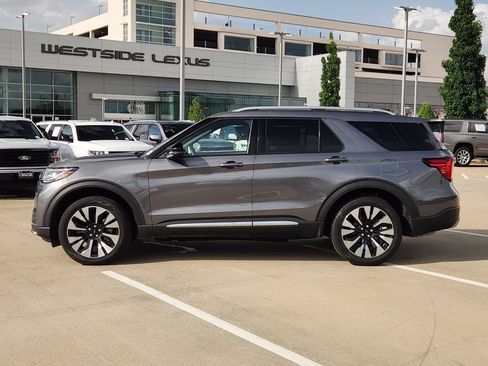 Used 2025 Ford Explorer Platinum w/ LUX Leather Package AWD/4WD image 4
