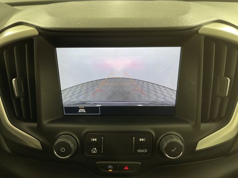 Used 2024 GMC Terrain SLT image 23