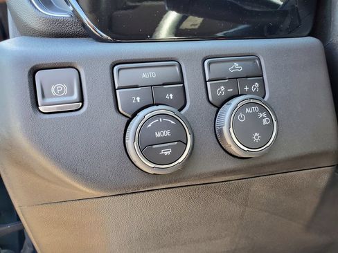 Used 2024 Chevrolet Silverado 1500 LT AWD/4WD image 8
