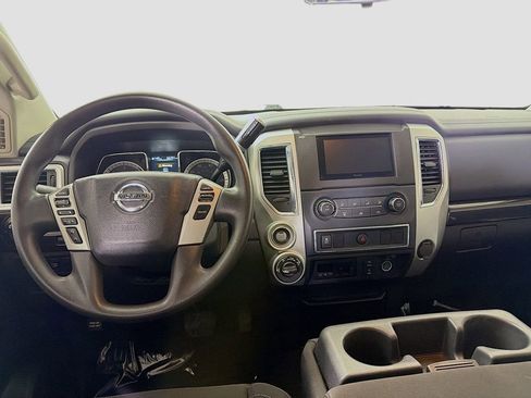 Used 2017 Nissan Titan SV image 23
