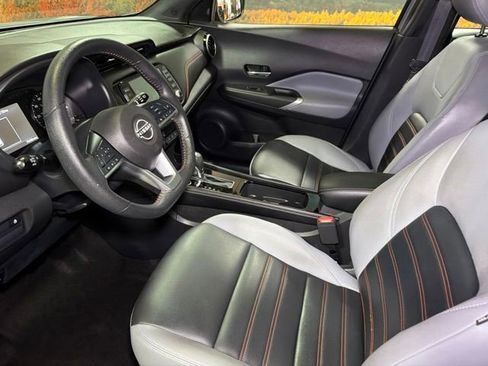 Used 2022 Nissan Kicks SR w/ Premium Package FWD image 17
