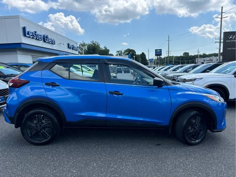 Used 2023 Nissan Kicks S FWD image 3