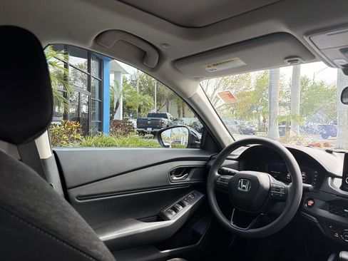 Used 2025 Honda Accord SE image 17