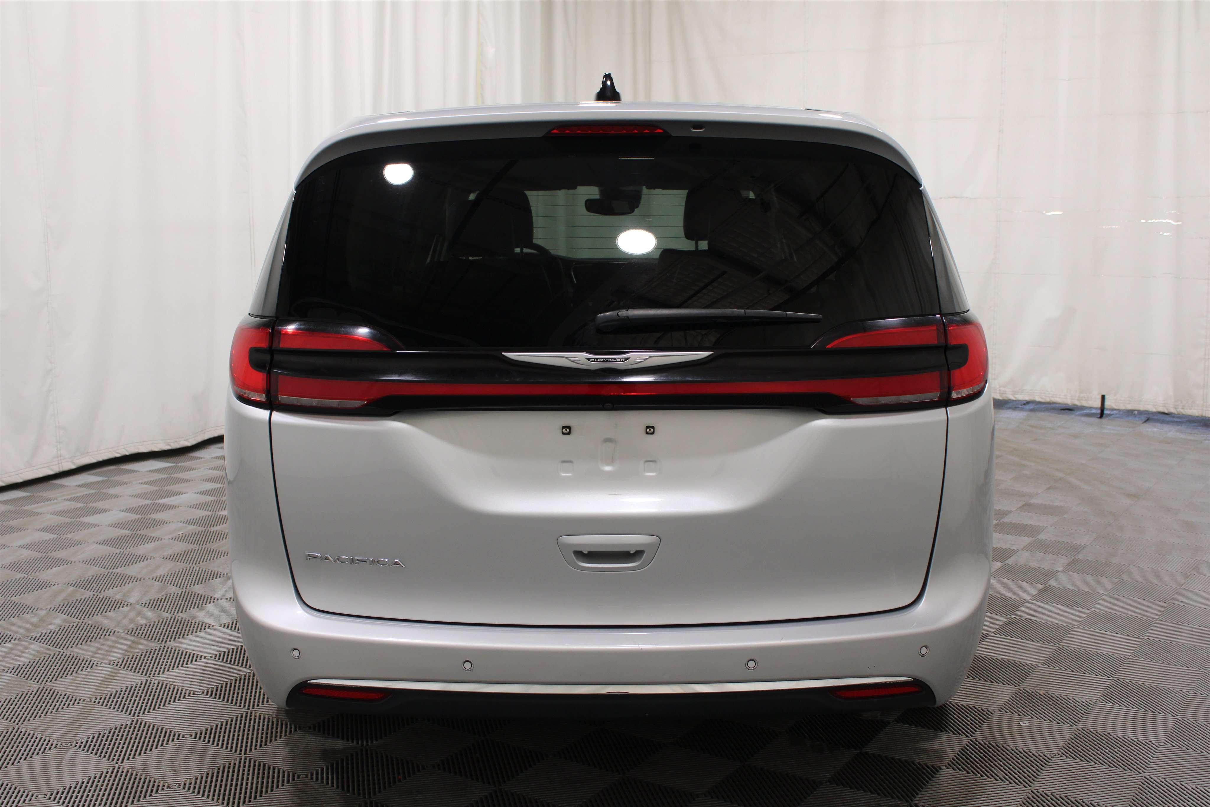 Used 2023 Chrysler Pacifica Touring-L FWD image 32