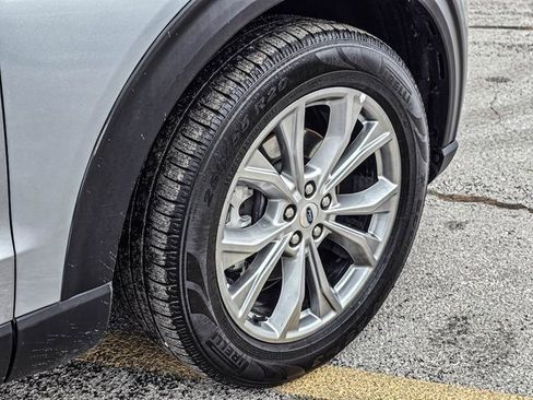 Used 2024 Ford Explorer Limited image 11