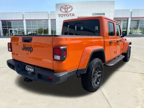 Used 2025 Jeep Gladiator Sport AWD/4WD image 5