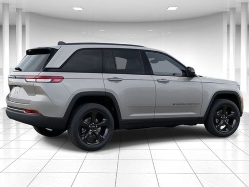 New 2025 Jeep Grand Cherokee Altitude image 4