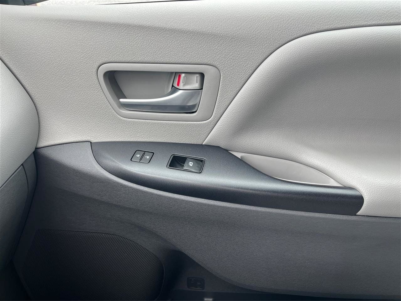 Used 2019 Toyota Sienna LE FWD image 20