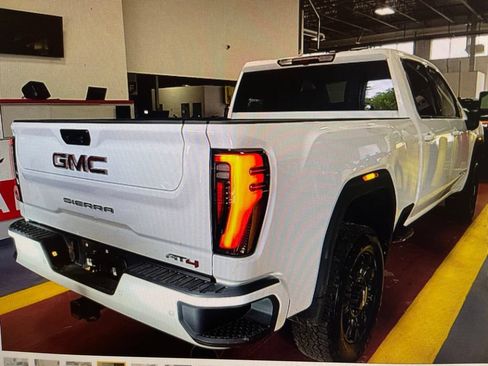 Used 2025 GMC Sierra 2500 AT4 AWD/4WD image 4