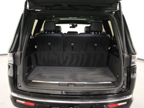 Used 2023 Jeep Grand Wagoneer Series II RWD image 14
