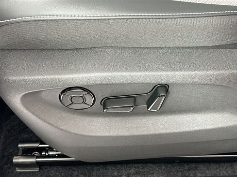 New 2026 Volkswagen Tiguan SE image 18