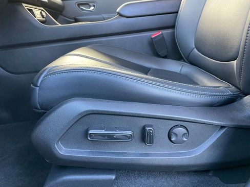 Used 2023 Honda Pilot Touring image 25