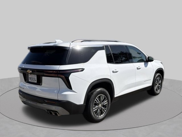 Used 2025 Chevrolet Traverse LT AWD/4WD image 3