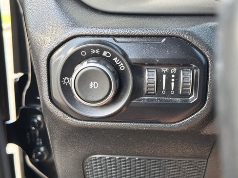 Used 2022 Jeep Wrangler Unlimited Sahara AWD/4WD image 14