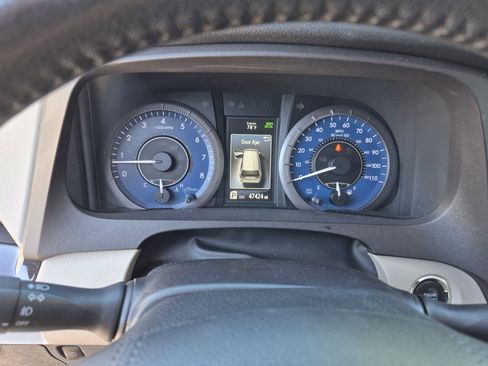 Used 2020 Toyota Sienna XLE w/ XLE Navigation Package image 10