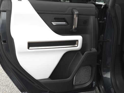 Used 2025 GMC Hummer EV 3X w/ LPO, Dark Essentials Package image 36