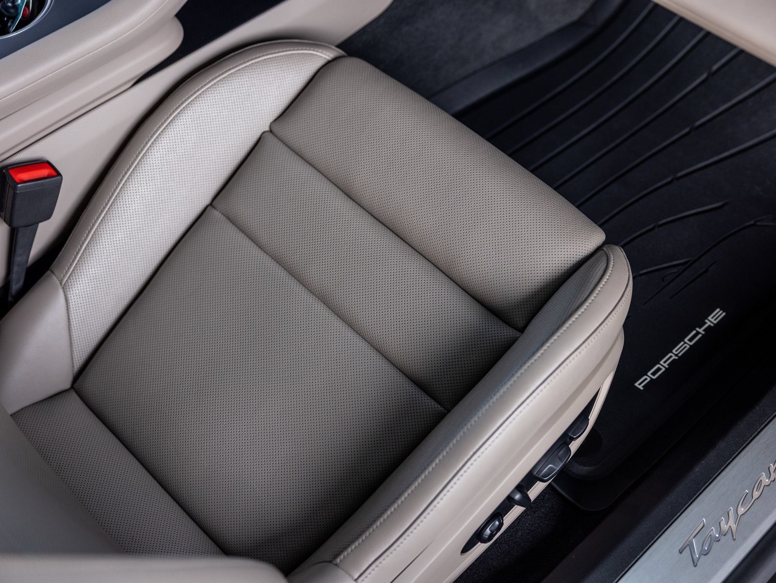 Certified 2025 Porsche Taycan RWD image 36