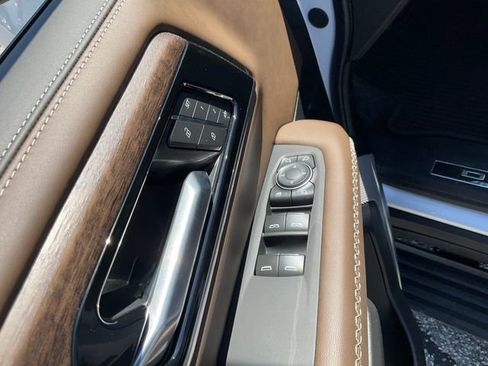 Used 2025 GMC Yukon Denali Ultimate AWD/4WD image 8