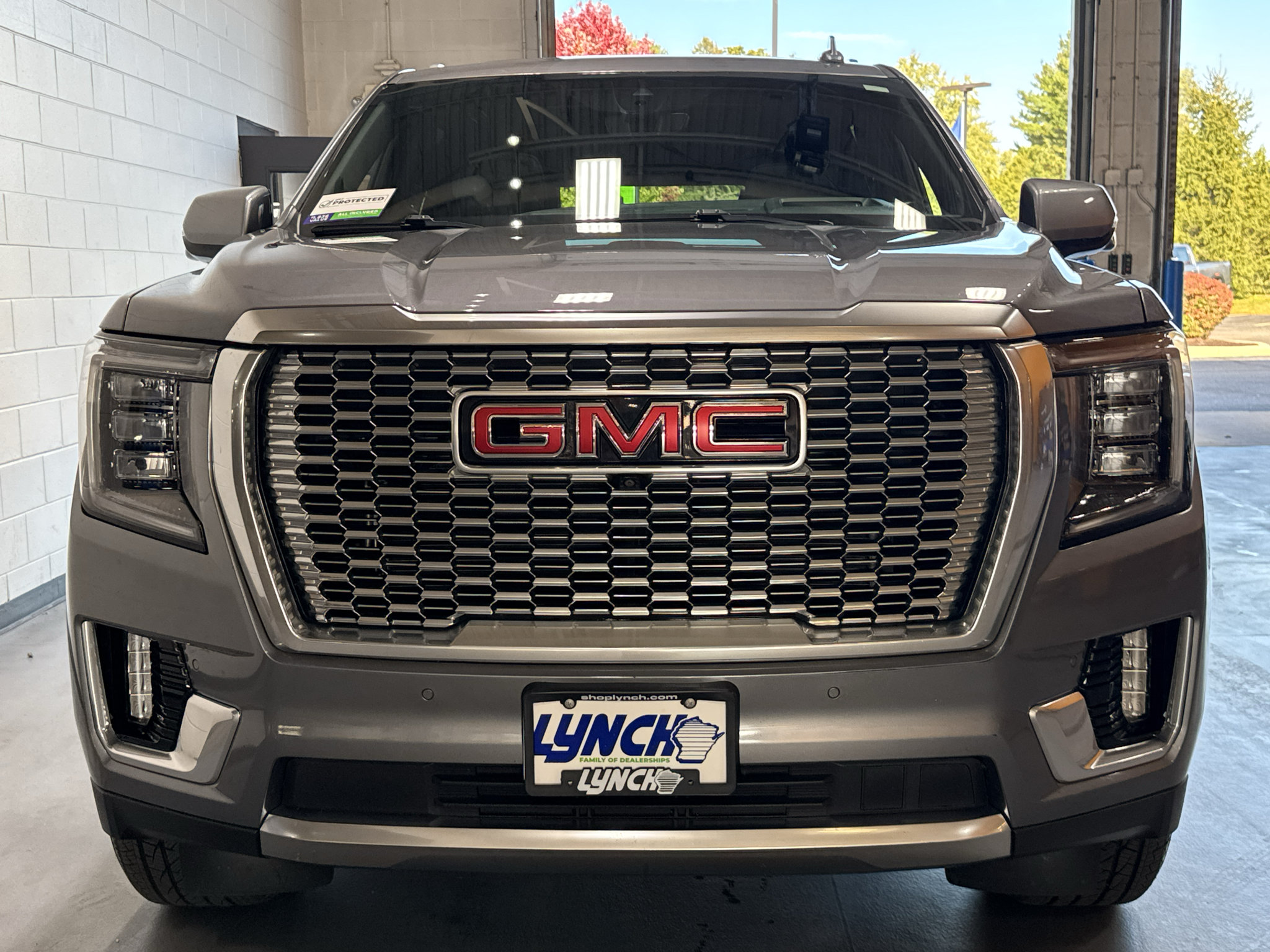 Used 2021 GMC Yukon XL Denali w/ Denali Premium Package AWD/4WD image 8
