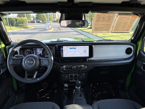 Used 2025 Jeep Wrangler Unlimited Sport AWD/4WD image 20