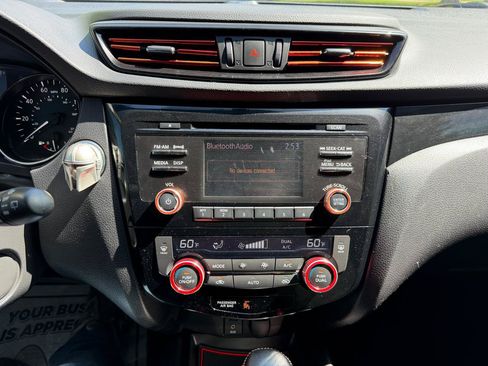 Used 2018 Nissan Rogue Sport SV AWD/4WD image 26