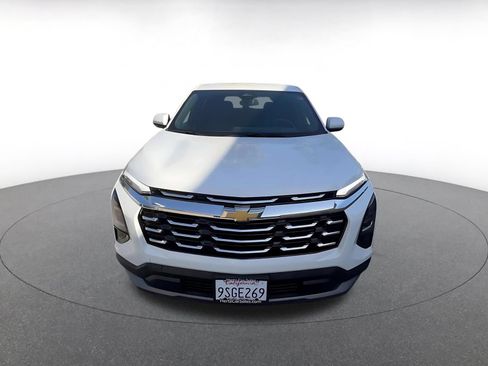 Used 2025 Chevrolet Equinox LT AWD/4WD image 3