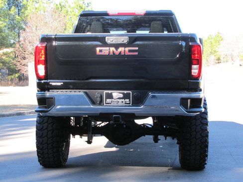 Used 2024 GMC Sierra 2500 SLE w/ SLE Convenience Package image 12