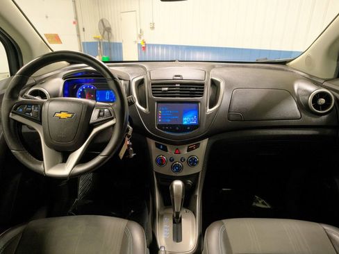 Used 2016 Chevrolet Trax LT w/ LT Sun and Sound Package image 28