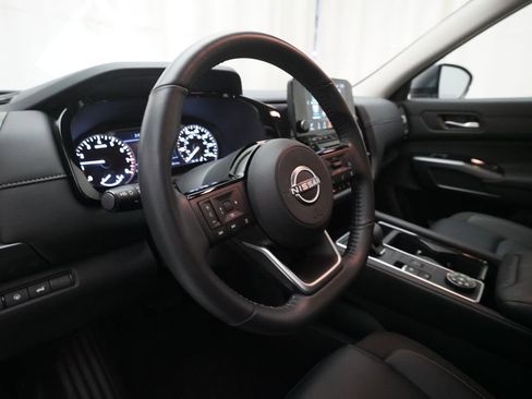 Certified 2025 Nissan Pathfinder SL w/ Black Appearance Package AWD/4WD image 8
