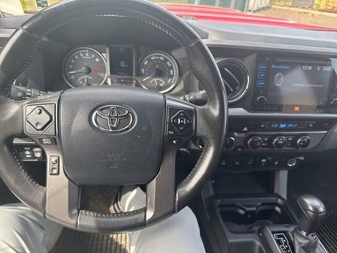 Used 2017 Toyota Tacoma TRD Sport AWD/4WD image 20