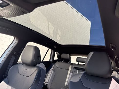 Used 2023 Volkswagen ID.4 Pro S image 32