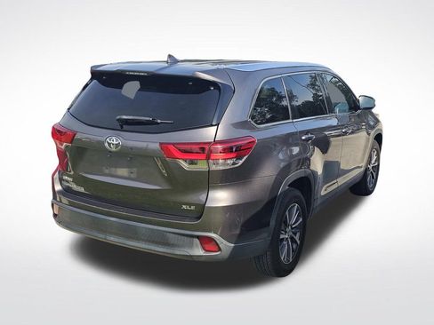 Used 2019 Toyota Highlander XLE FWD image 19