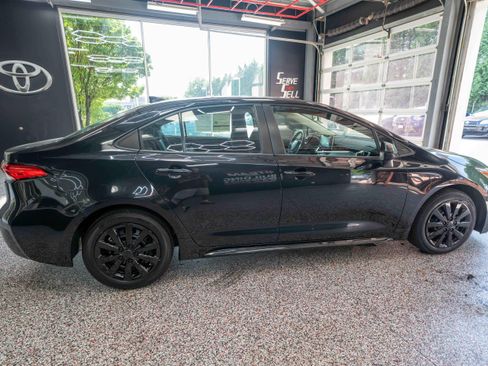 Used 2020 Toyota Corolla LE FWD image 4