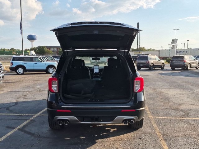 Used 2023 Ford Explorer Platinum w/ Technology Package AWD/4WD image 7