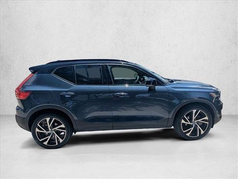 Used 2022 Volvo XC40 T5 R-Design w/ Advanced Package AWD/4WD image 4
