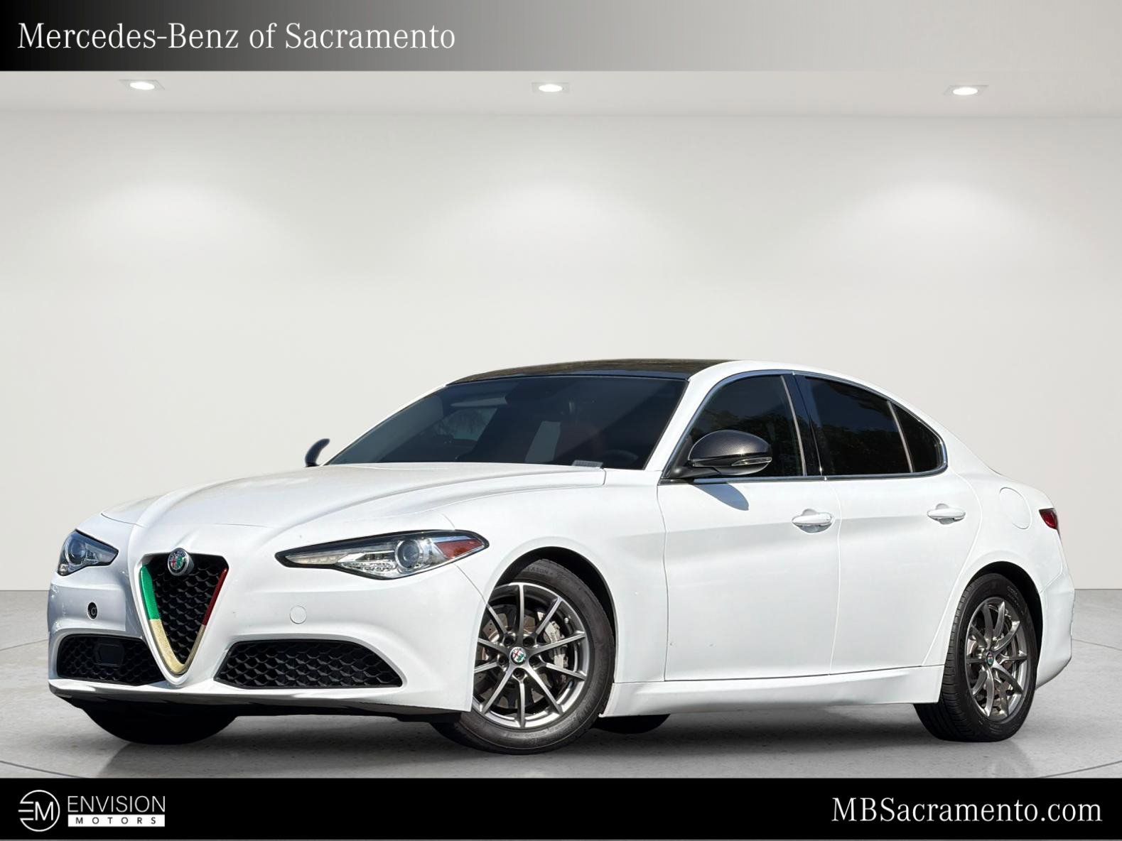 Used 2017 Alfa Romeo Giulia RWD image 1